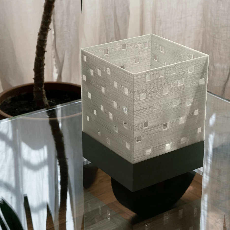 Lampada_ambientata_bianca quadrata